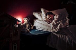 Как побороть страх темноты у детей (советы психолога)
